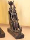 Khamkhonsou betet Isis und Horus an - Louvre, Ägyptische Altertümer